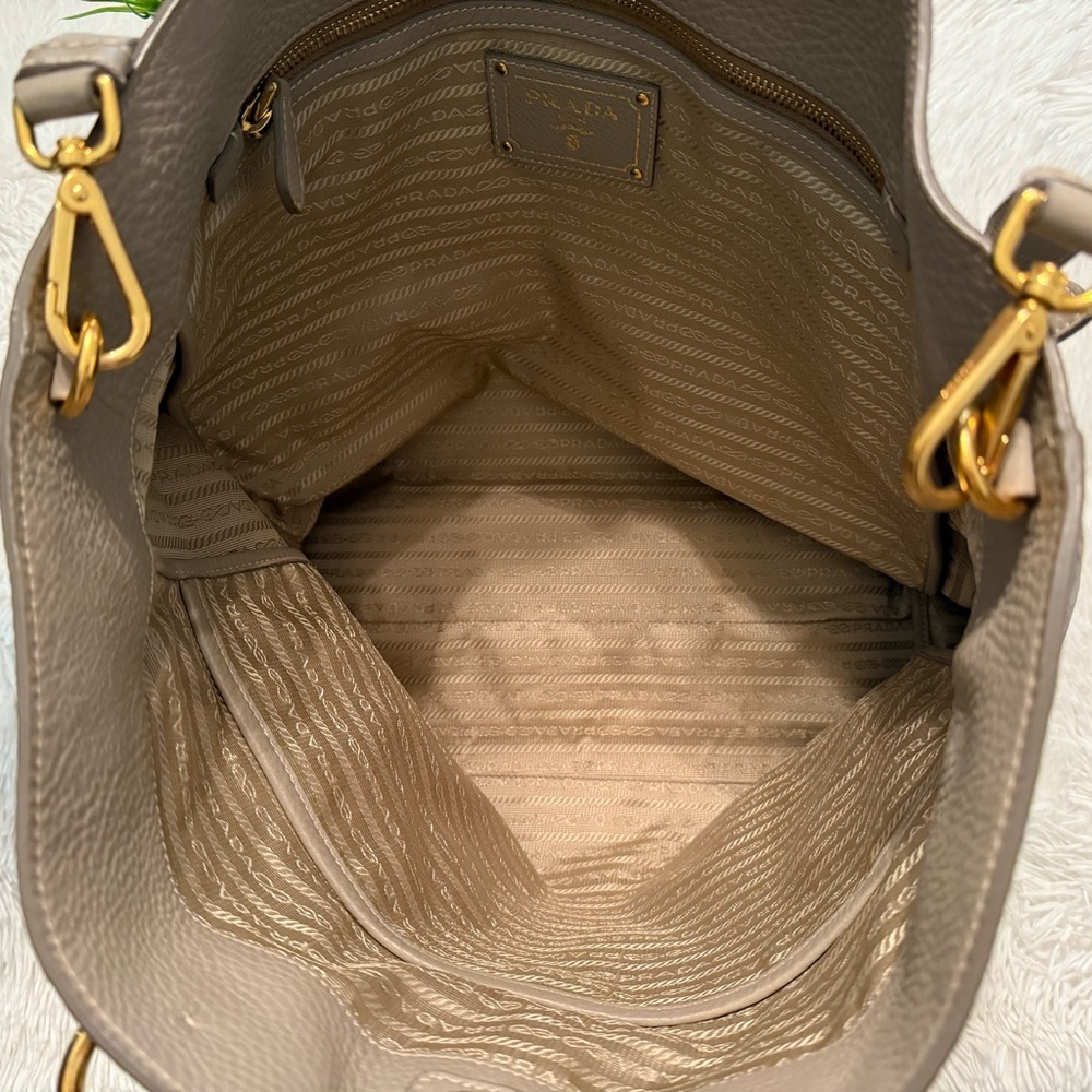 🎉HP🎉Prada Vitello Daino Tote/Satchel Handbag in Argilla Gray - Picture 6 of 16